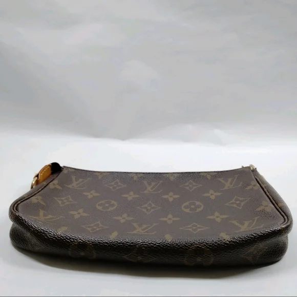 Louis Vuitton Signiture Brown Mono Pochette W/ LV Chain (EUC)(COA)✨️ - Picture 4 of 10